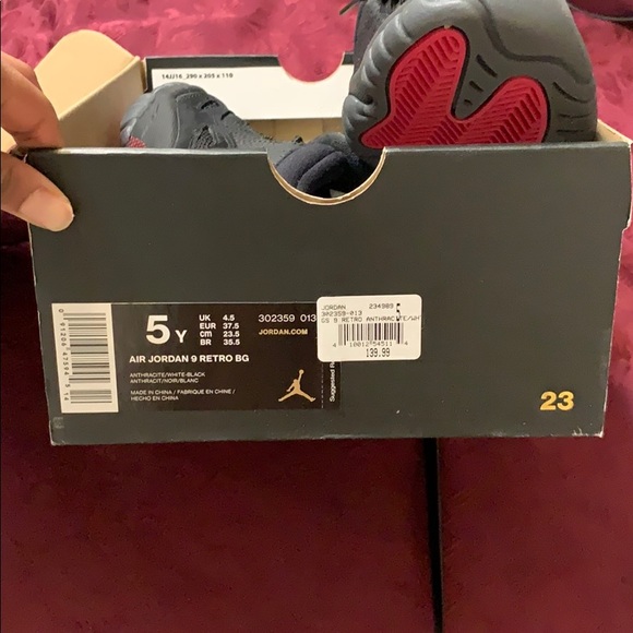 Air Jordan Retros - Picture 2 of 3